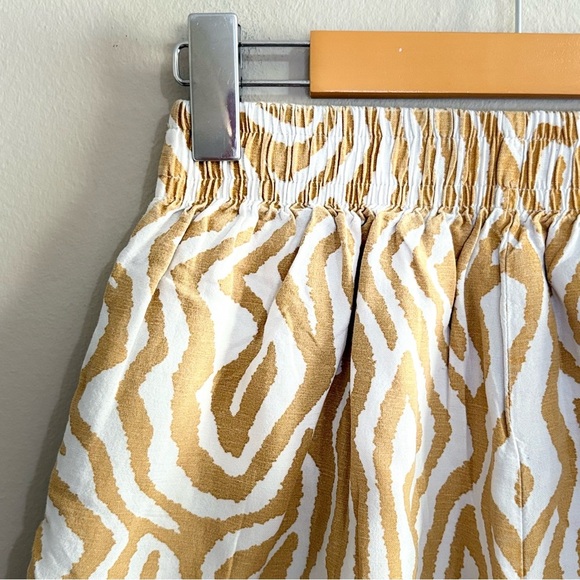 Dynamite High Waist Yellow & Cream Zebra Shorts Lined & Pockets - Picture 9 of 13